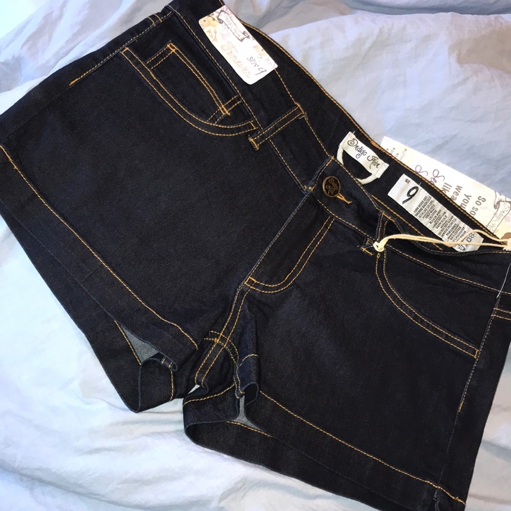 🏳️ Dark Wash Denim Shorts — Size 9